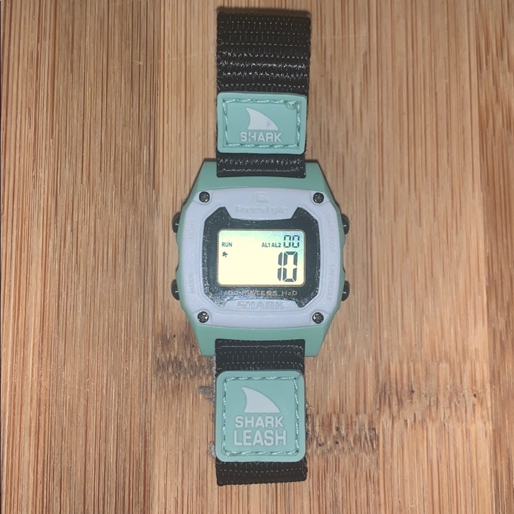 Mini shark watch in the color Mint